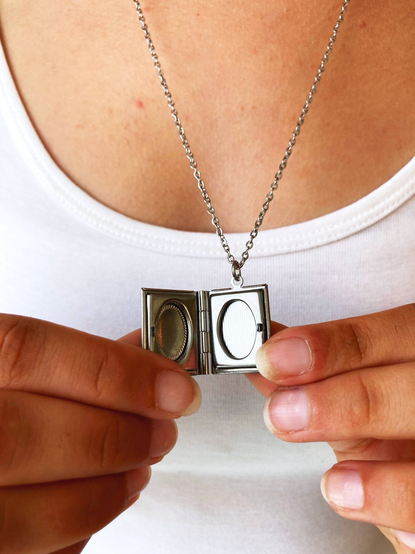 Book Locket Beetlejuice - Handbook of the Recently Deceased: Stainless Steel